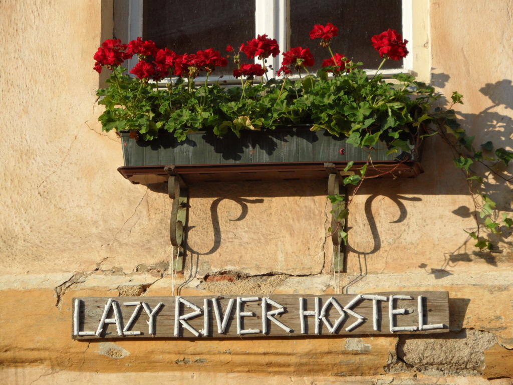 Lazy River Hostel Loket Ngoại thất bức ảnh